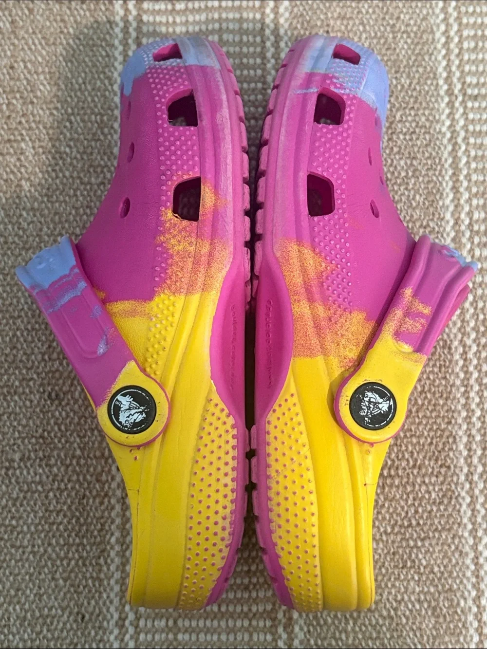 CROCS Kids Classic Ombre Clogs With Heel Strap. Multi Color/Tie Dye. Size— J 2